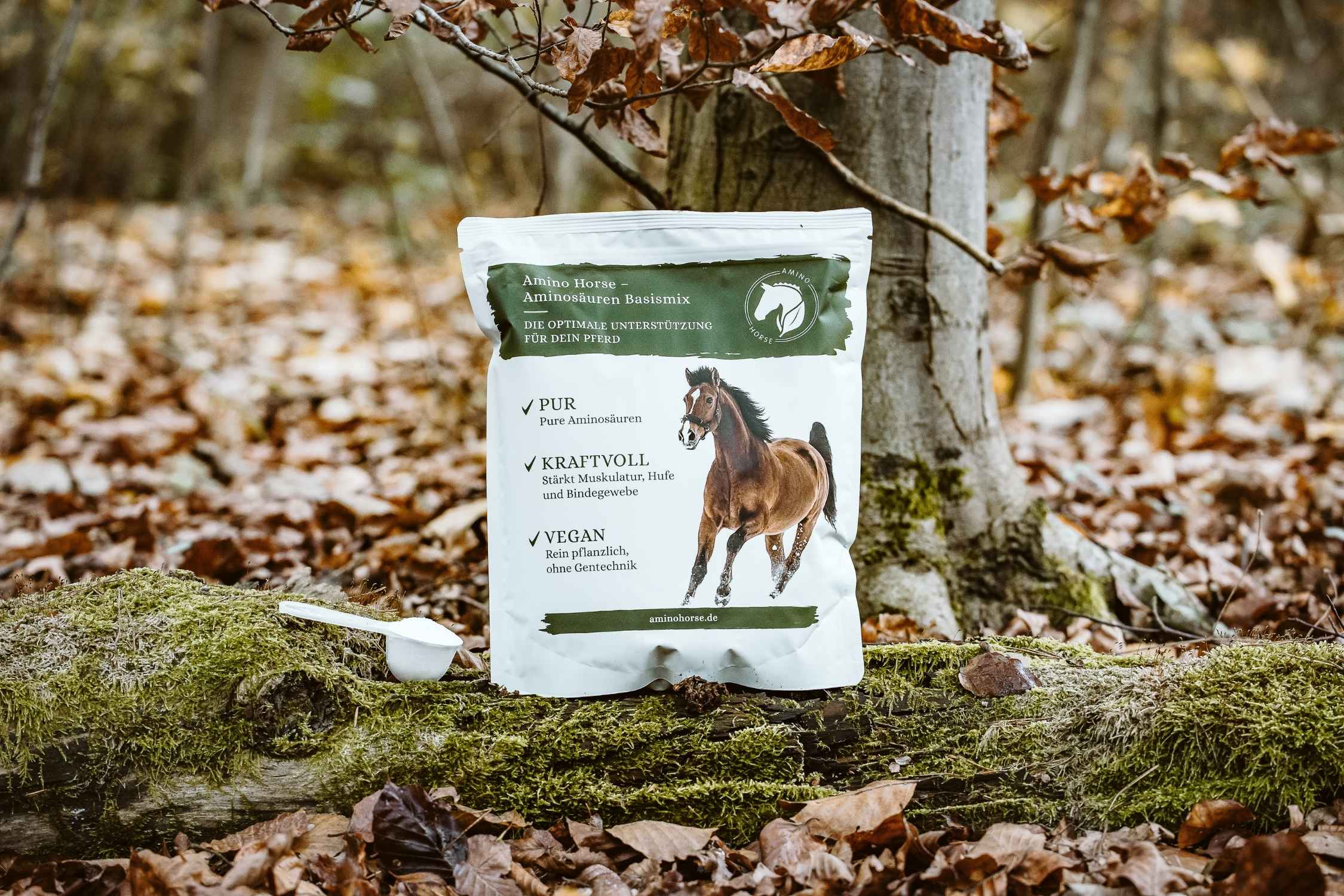 Amino Horse Basismix Produkt steht im Wald